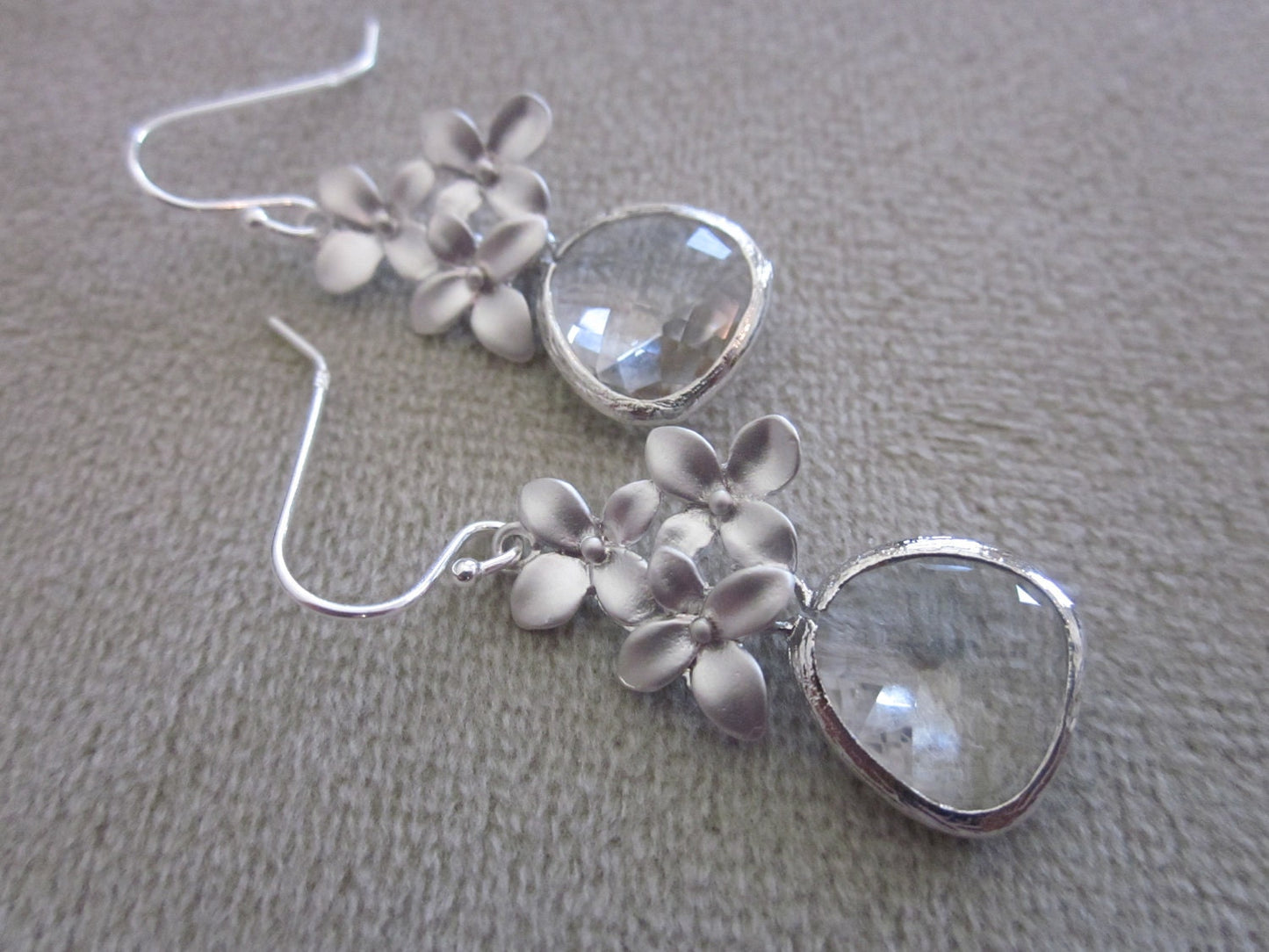 Silver Clear Earrings - Glass Earrings - Flower Earrings - Bridal Earrings - Bridesmaid Earrings - Wedding Earrings
