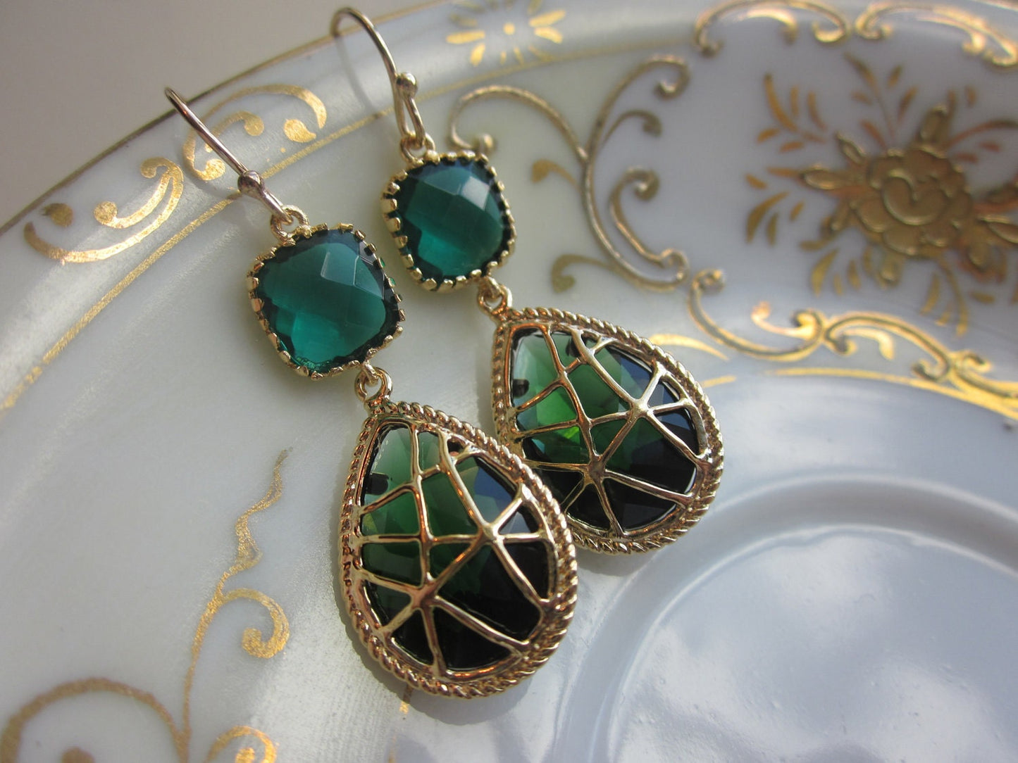 Emerald Green Earrings Gold Twisted Design - Bridesmaid Earrings Wedding Earrings Bridal Earrings