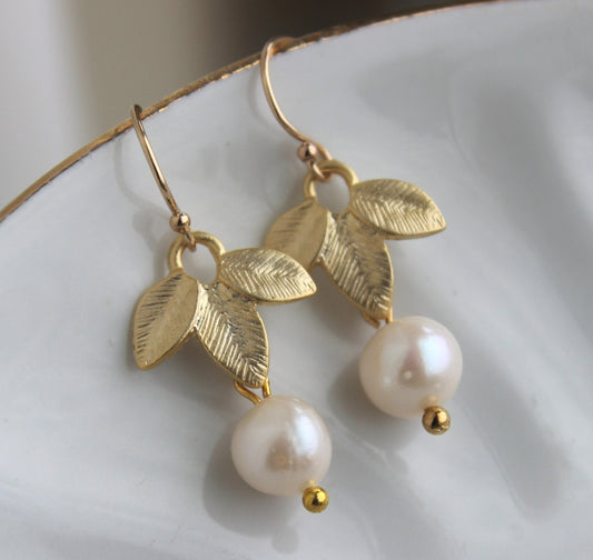 Gold Freshwater Pearl Earrings Gold Leaf Earrings - White Pearl Earrings - Gold Pearl Jewelry Bridesmaid Earrings - Pearl Bridal Earrings
