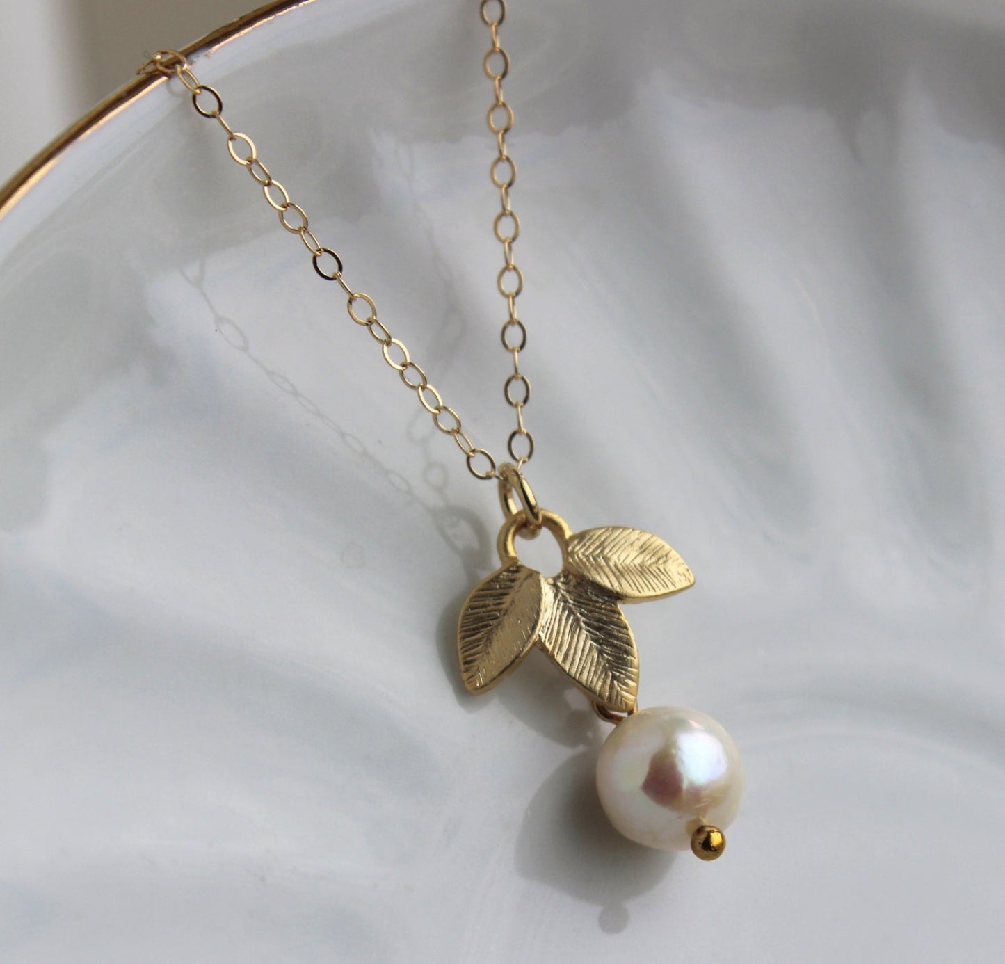 White Freshwater Pearl Necklace Gold Leaf Necklace - Freshwater Pearl Jewelry - Round Pearl Bridesmaid Jewelry - Pearl Bridal Necklace